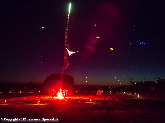 RP-Huetten-2012-k-27.jpg - "Drachen mit Feuerwerk"